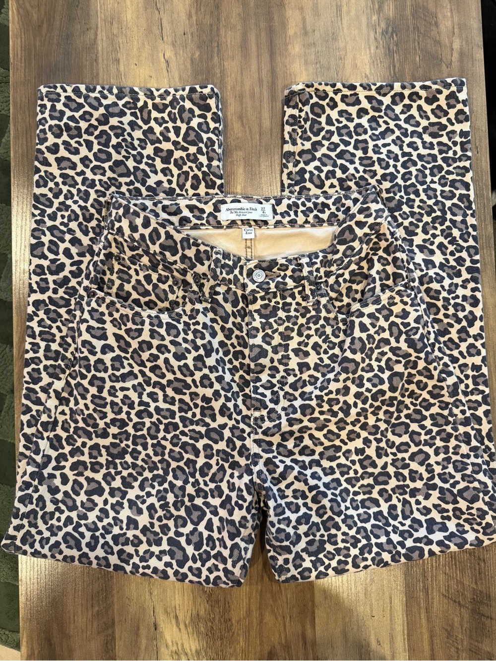A&F 90’s relaxed